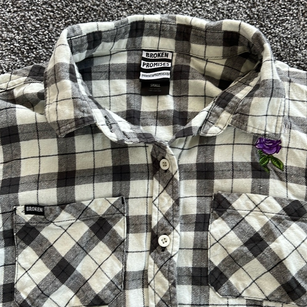 Broken promises long sleeve crop never worn small